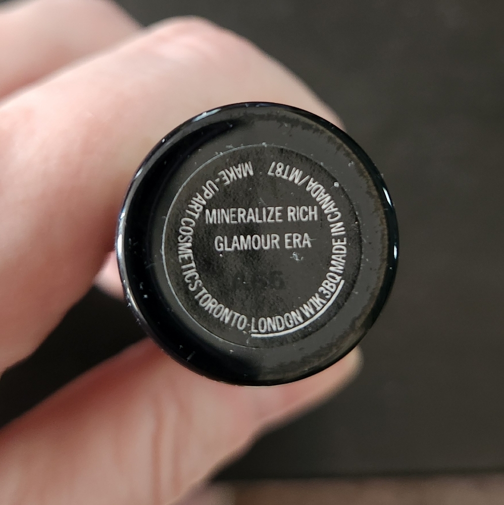 MAC Lipstick Glamour Era - Picture 2 of 3